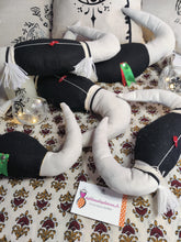 Charger l'image dans la galerie, DOUDOU FRONTAL CAMARGUAIS ou ESPAGNOL (TORO BRAVO) (à Personnaliser avec le prénom )