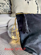 Charger l'image dans la galerie, GRANDE TROUSSE EN VELOURS NOIR " "