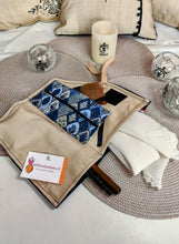 Charger l'image dans la galerie, TROUSSE à COIFFURE (Spécial Arlésienne ou Mireille )