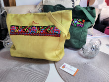 Charger l'image dans la galerie, SAC BOHEME au Ruban brodé en SUEDINE "vert anis" ou "vert Forêt " (taille L)