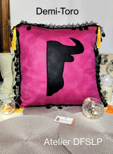 Charger l'image dans la galerie, MAXI COUSSIN "esprit capote"- Modèle unique