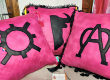 Charger l'image dans la galerie, MAXI COUSSIN "esprit capote"- Modèle unique