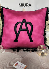 Charger l'image dans la galerie, MAXI COUSSIN "esprit capote"- Modèle unique