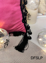 Charger l'image dans la galerie, MAXI COUSSIN "esprit capote"- Modèle unique