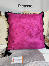 Charger l'image dans la galerie, MAXI COUSSIN "esprit capote"- Modèle unique