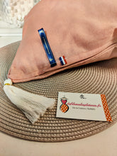 Charger l'image dans la galerie, COUSSIN CAMARGUE "AMAZONE"