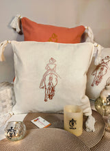 Charger l'image dans la galerie, COUSSIN CAMARGUE "AMAZONE"