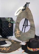 Charger l'image dans la galerie, PORTE CHAPEAU en toile de jute