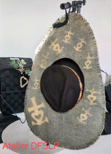 Charger l'image dans la galerie, PORTE CHAPEAU en toile de jute