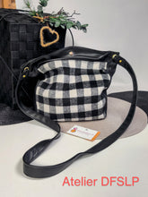 Charger l'image dans la galerie, SAC NOIR avec "Couverton Camarguais