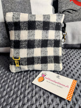 Charger l'image dans la galerie, PETITE TROUSSE en tissu couverton