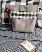 Charger l'image dans la galerie, SAC/ BESACE COUVERTON CAMARGUE en Cuir (PU)