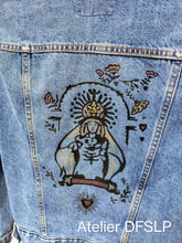 Charger l'image dans la galerie, VESTE en jean femme "taurine"ou "Flamenca"peinte à la main