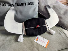 Charger l'image dans la galerie, FRONTAL TAUREAU CAMARGUE en bois et textile pour enfant ou déco