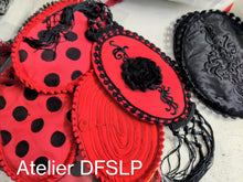 Charger l'image dans la galerie, 2 Broches d'épaulettes (soie ou velours)à épingler (2 Hombreras Flamencas)