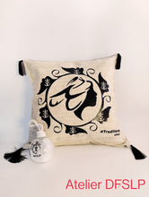 Charger l'image dans la galerie, COUSSIN " CAMARGUE" (écru) Croix de Camargue/Gardian/Arlésienne
