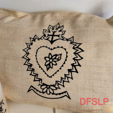 Charger l'image dans la galerie, COUSSIN EN SOIE BOHEME d'inspiration gipsy (IVOIRE)