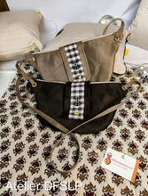Charger l'image dans la galerie, PETIT SAC "CAMARGUE" en SUEDINE "TAUPE " (taille S) "Esprit Couverton" ou "provencal