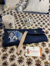 Charger l'image dans la galerie, TROUSSE à COIFFURE avec PRENOM (spécial Arlésienne ou Mireille)