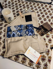 Charger l'image dans la galerie, TROUSSE à COIFFURE avec PRENOM (spécial Arlésienne ou Mireille)