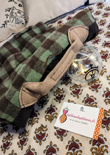 Charger l'image dans la galerie, COUSSIN D'ARENES PLIABLE CAMARGUE (à CARREAUX COUVERTON)