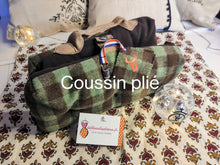 Charger l'image dans la galerie, COUSSIN D'ARENES PLIABLE CAMARGUE (à CARREAUX COUVERTON)