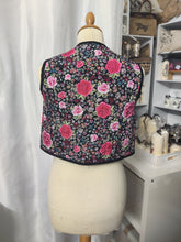 Charger l'image dans la galerie, PETIT GILET (Matelassé, d' inspiration Provençale ou Flamenca)