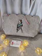 Charger l'image dans la galerie, trousse avec broderies "Camarguaises"