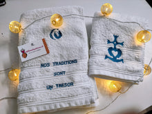 Charger l'image dans la galerie, Serviettes de toilette broderie bleue "Nos traditions sont un trésor" /croix de camargue.