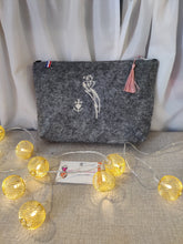 Charger l'image dans la galerie, trousse avec broderies "Camarguaises"