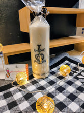 Charger l'image dans la galerie, Bougie avec dessin monochrome ou coloré "costume du pays d'Arles" et traditions provençales