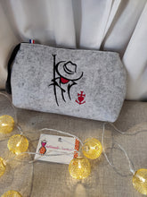 Charger l'image dans la galerie, trousse avec broderies "Camarguaises"