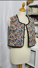 Charger l'image dans la galerie, PETIT GILET (Matelassé, d' inspiration Provençale ou Flamenca)