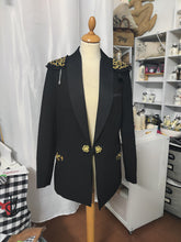 Charger l'image dans la galerie, VESTE FLAMENCA avec "HOMBRERAS" (esprit Torero)- Modèle Unique