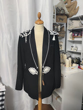 Charger l'image dans la galerie, VESTE FLAMENCA avec "HOMBRERAS" (esprit Torero)- Modèle Unique