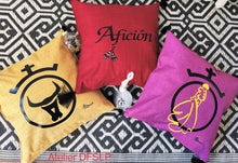 Charger l'image dans la galerie, COUSSIN " FAENA" (rouge/jaune safran/fuschia)