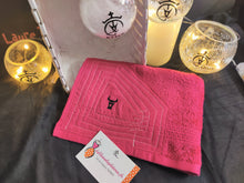 Charger l'image dans la galerie, 2 SERVIETTES "d'invité" esprit "CAPOTE" 30 cm x 50 cm