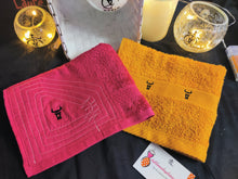 Charger l'image dans la galerie, 2 SERVIETTES "d'invité" esprit "CAPOTE" 30 cm x 50 cm