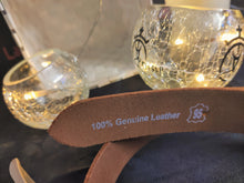 Charger l'image dans la galerie, CEINTURE CAMARGUE NOIRE OU MARRON POUR HOMME 100% CUIR (IMPRESSION ROUGE)