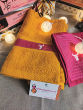 Charger l'image dans la galerie, SERVIETTE "avec prénom" esprit "CAPOTE" 50x100 ET