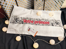 Charger l'image dans la galerie, UNE SERVIETTE- LUXE- "avec prénom" logo "Arlésienne" 50x100