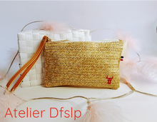 Charger l'image dans la galerie, POCHETTE EN RAPHIA LOGO TORO ( 12 cm x 20 cm-doublée en polycoton marron)chocolat)