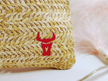 Charger l'image dans la galerie, POCHETTE EN RAPHIA LOGO TORO ( 12 cm x 20 cm-doublée en polycoton marron)chocolat)