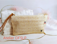 Charger l'image dans la galerie, POCHETTE EN RAPHIA LOGO TORO ( 12 cm x 20 cm-doublée en polycoton marron)chocolat)