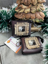 Charger l&#39;image dans la galerie, Porte Monnaie Camarguais et porte clefs
