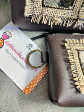 Charger l&#39;image dans la galerie, Porte Monnaie Camarguais et porte clefs
