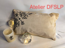 Charger l&#39;image dans la galerie, COUSSIN EN SOIE BOHEME d&#39;inspiration gipsy (IVOIRE)
