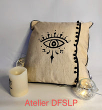 Charger l&#39;image dans la galerie, COUSSIN EN SOIE BOHEME d&#39;inspiration gipsy (IVOIRE)
