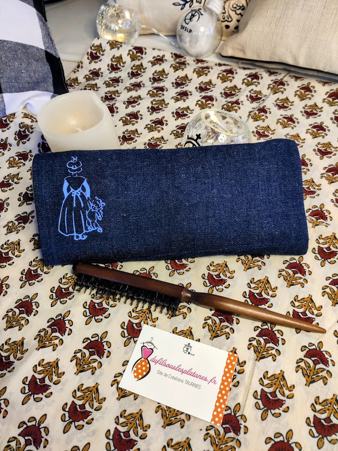 TROUSSE à COIFFURE  (Spécial Arlésienne ou Mireille )