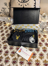 Charger l&#39;image dans la galerie, COFFRET CADEAU DE Caleçon/ BOXERS &quot;CHEVAL/TAUREAU CAMARGUE&quot; LEE COOPER
